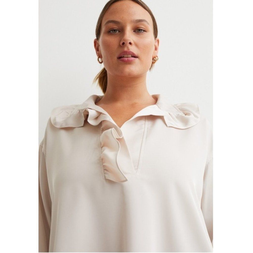 H&M Flounce-Collared Blouse - Picture 4 of 16